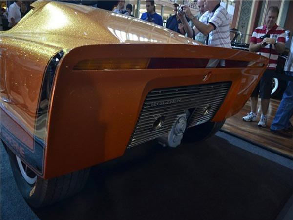 Holden Hurricane, 1969da Melbournede tanıtıldığında dönemin en ileri teknolojiyle donatılmış otomobiliydi.