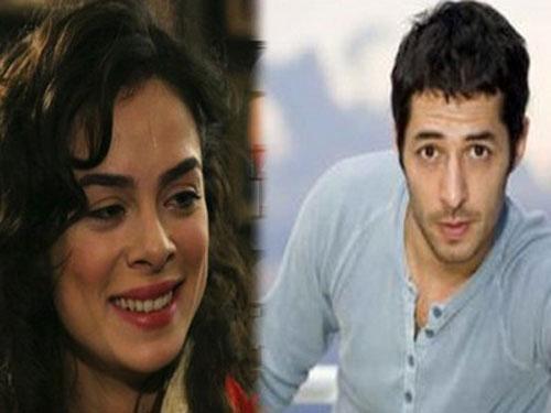 <p> <br>Selvi Boylum Al Yazmalım<p> <br>

Eski Türk film uyarlamasının bir yenisi atvden. Kadir İnanır ve Türkan Şorayın milyonları ağlatan aşk filmi Selvi Boylum Al Yazmalımın Asyası Özge Özpirinçci, İlyası Seçkin Özdemir, Cemşiti ise Barış Falay canlandırıyor. Kamyon şoförü İlyas ve Asyanın aşkını heyecanla izleyeceksiniz.