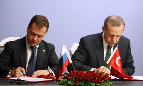 Rusya ile vizeler kaldırıldı
17 Mart:
-Rusya ile Türkiye arasında vizeler kaldırıldı.
18 Mart:
-G-7 ülkeleri, Japon yeninin güçlenmesinin önüne geçmek için döviz piyasalarına müdahale konusunda anlaştı.
21 Mart:
-Dünyanın en değerli markası Google oldu. Brand Finance'e göre Google'ı, Microsoft ve Walmart izledi. İlk 500'e Türkiye'den İş Bankası 493'üncü sıradan girdi.