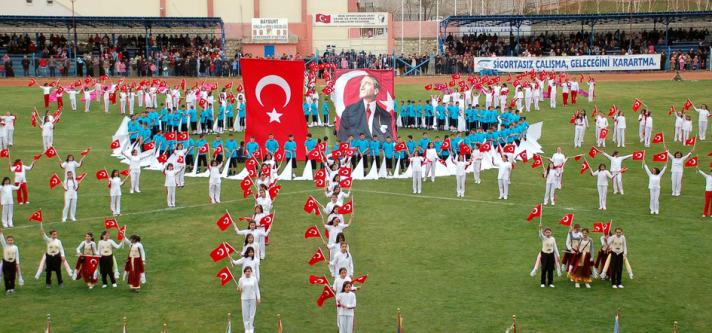 Trabzon'da 23 Nisan Ulusal Egemenlik ve Çocuk Bayramı çeşitli etkinliklerle kutlandı.
