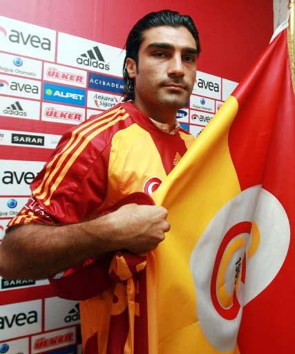 Galatasaray Kulübü, Bursasporlu futbolcu Mustafa Sarp ile resmi sözleşme imzaladı.
