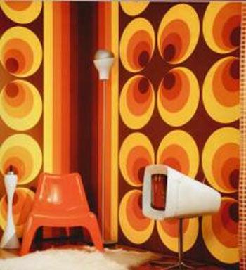 G&Ouml;STERİŞLİ TURUNCU: Turuncunun da kırmızı gibi dışa d&ouml;n&uuml;k ve heyecan verici hatta kırmızıdan daha yapıcı olduğu saptandı. Sağlık, canlılık, yaratıcılık, g&uuml;ven, cesaret ve iletişimi simgeleyen turuncunun ezici olma ve &uuml;st&uuml;n gelme isteklerini de beraberinde getirir. Turuncunun g&ouml;steriş meraklısı bir karakteri de dışa vurabileceği vurgulanır. Mutfakta, &ccedil;ocuk ve yemek odası ile koridorlarda sıcaklık yaratacağını neşe ve mutluluk vermesi istenen ortamlarda ve geniş alanlarda kullanılabileceği belirlenmiştir.