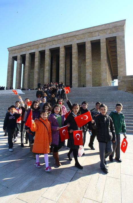 Ankara'da 23 Nisan Ulusal Egemenlik ve Çocuk Bayramı çeşitli etkinliklerle kutlandı.