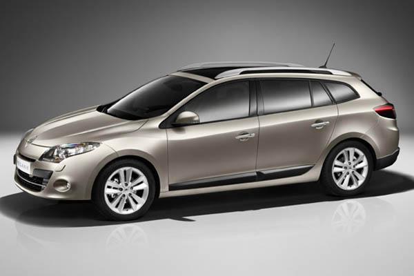 <strong>RENAULT</strong><br><br>
RENAULT'un 'Otomatik Vites Günleri' kampanyası kapsamında benzinli ya da dizel otomatik bir Renault sahibi olmak isteyen müşteriler, manuel vites-otomatik vites farkını yüzde 25 indirimli ödüyor. Türkiyede otomotiv sektöründe sıfırın altında faiz uygulaması fırsatının ilk kez tüketiciye sunulduğu bu cazip kampanya dahilinde ise Clio HB 1.2 29 bin TL, Megane HB 36 bin 150 TL ve Fluence 39 bin 990 TL'den satışa sunuluyor.