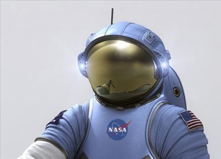 Kask: En sert inişlere dayanıklı şekilde üretilen yeni kask prototipi, astronotlar arasında ve Dünyadaki kontrol merkeziyle iletişim için her türlü kablosuz bağlantı özelliğine sahip.
