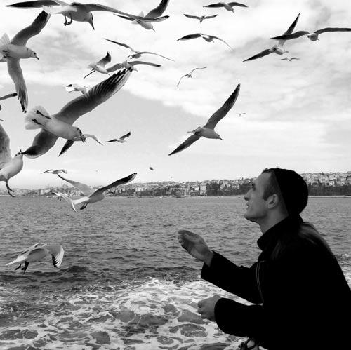 17 usta fotoğrafçıdan Sevgi Kareleri sergisi Beyoğlu Sanat Galerisinde