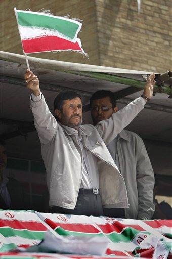 İran'da dün yapılan cumhurbaşkanı seçiminin gayriresmi sonuçlarına göre Mahmud Ahmedinejad, seçimlerin galibi oldu. Ahmedinejad, rakiplerine fark attı