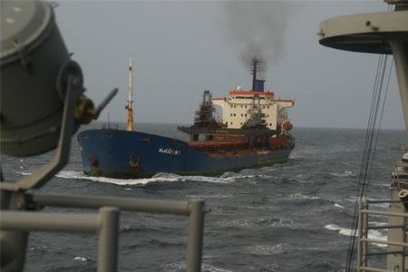 Aden Körfezi'nde korsanlarca 8 Temmuz tarihinde kaçırılmasının ardından sağlanan anlaşma ile dün serbest bırakılan Horizon-1 gemisinin serbest kaldıktan sonraki ilk fotoğrafları yayınlandı. Serbest kalan gemiyi TCG Gediz fırkateyni koruyor.