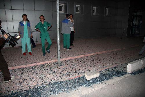 Bursa Yıldırım Merkez İlçesi'nde Şevket Yılmaz Devlet Hastanesinde yangın çıktı. 1'i çocuk 39 hastanın başka hastanelere sevk edildiği yangın sonucu 3'ü kadın 8 kişi hayatını kaybetti.