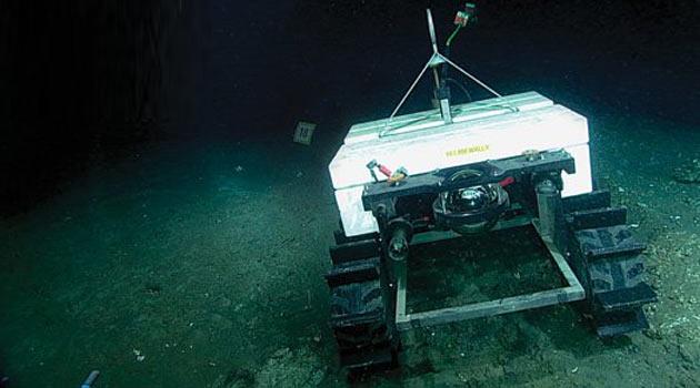 <strong>Neptün (Dünyanın en büyük Sualtı Gözlemevi): </strong>Okyanuslar, dünya yüzeyinin neredeyse dörtte üçünü kaplıyor. Ve bu okyanusların dibi tam olarak keşfedilmedi. Neptün okyanus araştırma ağı, ilk kez geniş kapsamlı olarak okyanus sistemini, hayvan yaşamını ve jeoloji ile kimyasal yaşamı araştıracak. Uzaktan kumandayla yönetilecek olan cihazın yüksek çözünürlüklü kamerası, bilim adamlarının lokal ekosistemdeki değişimleri tahmin etmek için kullandıkları hayvanların ve davranışlarını fotoğraflayacak.