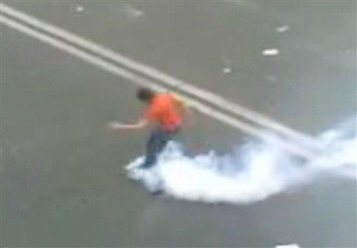 ABD CNN televizyonu, İran'da cumhurbaşkanı seçimi sonrasında sokağa çıkan göstericilerden 19'unun öldüğünü iddia etti. İran Devlet Televizyonu ise farklı rakam verdi