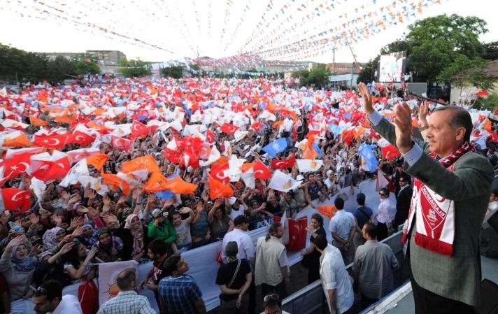 Başbakan Erdoğan seçimlere 3 gün kala mitinglerini sürdürdü. Doğu Anadolu'da 2 kenti ziyaret eden Erdoğan bir il için 'Sizi pazar akşamı özel takip edeceğim' dedi.