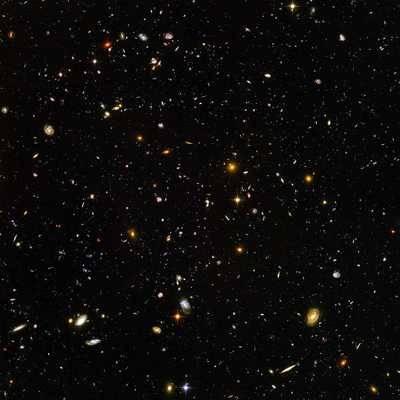 17- Hubble Ultra Deep Field adı verilen bu fotoğraf bilinen en derin uzay fotoğrafı. Toplam 10 bin galaksiyi gösteren fotoğraf çok farklı yaşta ve büyüklükteki galaksilerin yüksek çözünürlüklü halini gösteriyor.
