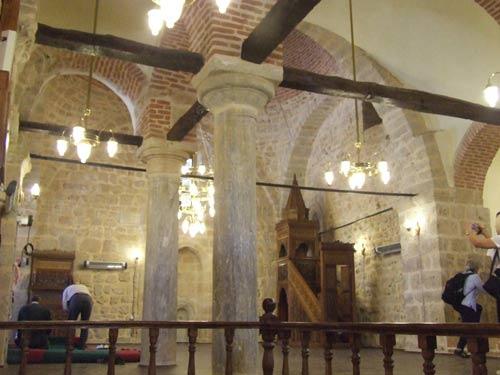 Ashab-ı Keyf yani Yedi Uyurlar'ın adını taşıyan camiden bir görüntü
