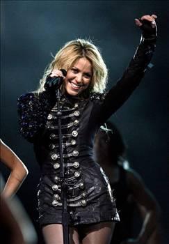 Shakira 

IQ Düzeyi: 140