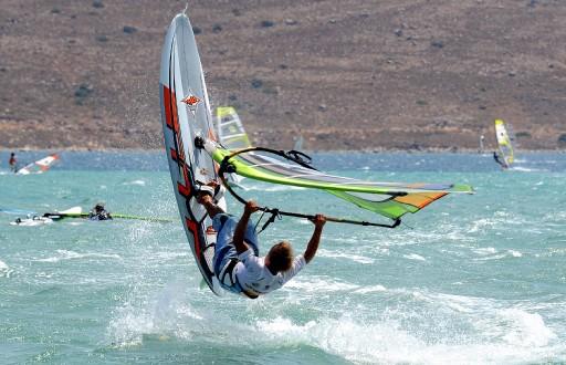 Türkiye Yelken Federasyonu'nun (TYF) o organize ettiği Windsurf Türkiye Şampiyonası'na 2. ayağı Alaçatı'da sürüyor.
