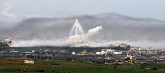 Gazzeye şimdi de karadan saldırı başlatan İsrail'in attığı bombalar şüphe uyandırdı. İsrail misket bombası mı kullanıyor?