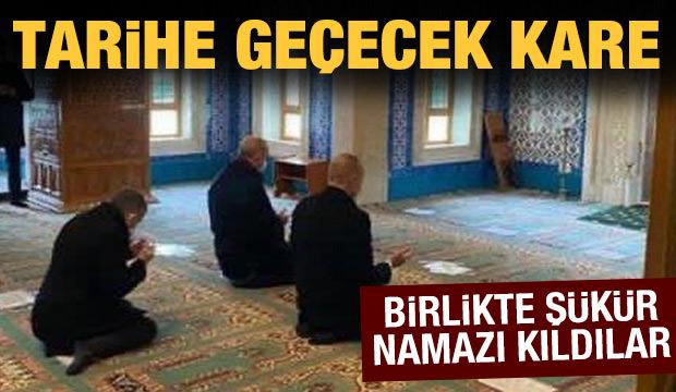 Tarihe geçecek kare: Erdoğan ve Aliyev şükür namazı kıldı