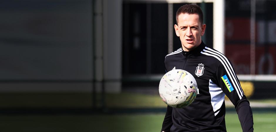Beşiktaş ayrılığı resmen a&ccedil;ıkladı! S&ouml;zleşme feshedildi