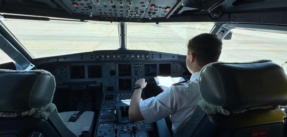 70 Tonluk taşıt, AJet’in en genç pilotuna emanet