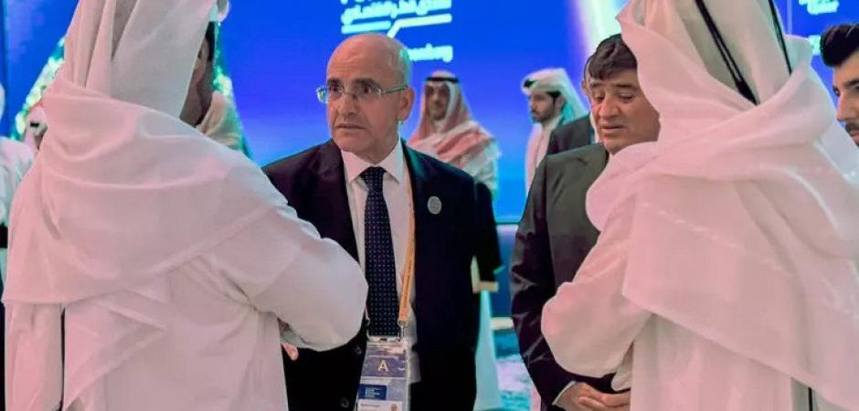 Bakan Şimşek, Doha'da Türkiye'deki yatırım fırsatlarını anlattı