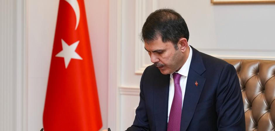 Bakan Kurum'dan 'Yarısı Bizden' paylaşımı: Herkesin yeni yuvalarında gönülleri rahat olsun