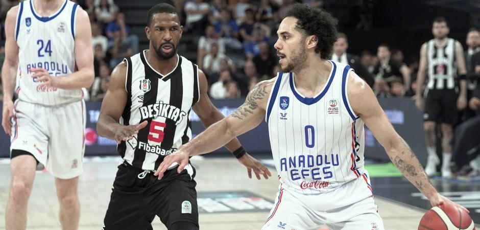 Beşiktaş, Anadolu Efes'i devirdi! Umutlar 5. maça taşındı