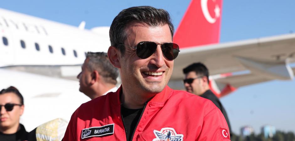 TEKNOFEST Y&ouml;netim Kurulu Başkanı Bayraktar, TEKNOFEST G&uuml;neydoğu'da gen&ccedil;lere seslendi