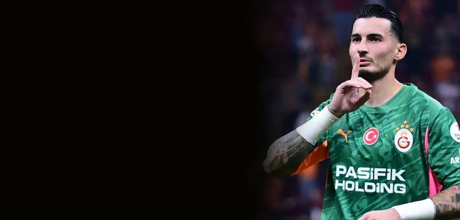 Derbide yedek kalan Uğurcan &Ccedil;akır, Okan Buruk ile &ouml;zel g&ouml;r&uuml;şt&uuml;