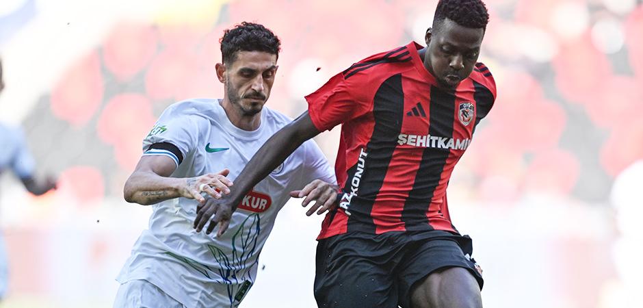 Süper Lig'de günün açılış mücadelesi: 4 gol var penaltı kaçtı | Canlı