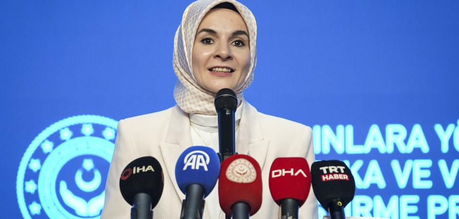 Bakan Göktaş: Kadınlar yapay zeka alanlarına dahil oldukça teknoloji, insana dokunacak