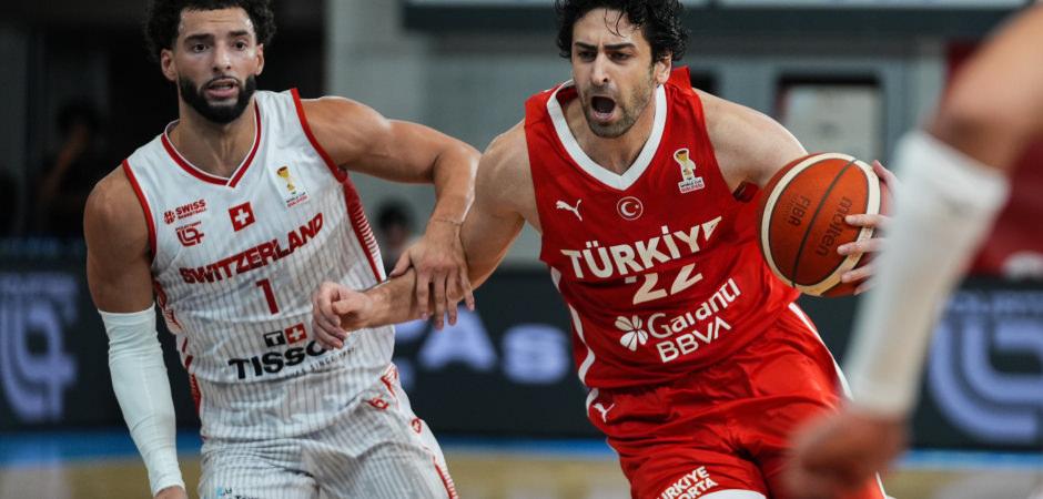 12 Dev Adam rakibini dağıttı! Dünya Kupası yolunda 25 sayı fark attı