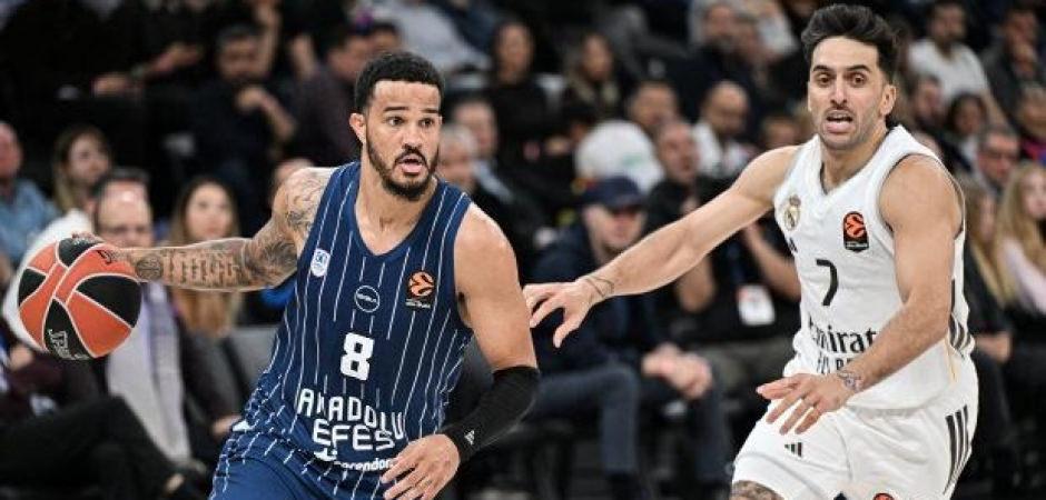 Anadolu Efes, Real Madrid'e mağlup oldu