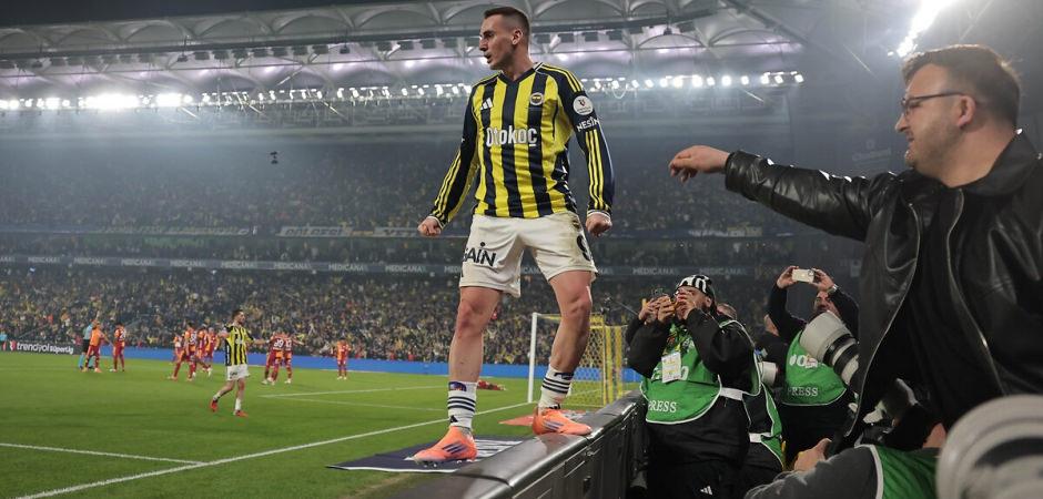 O anlar ekrana yansımadı! Dev derbinin önüne geçti