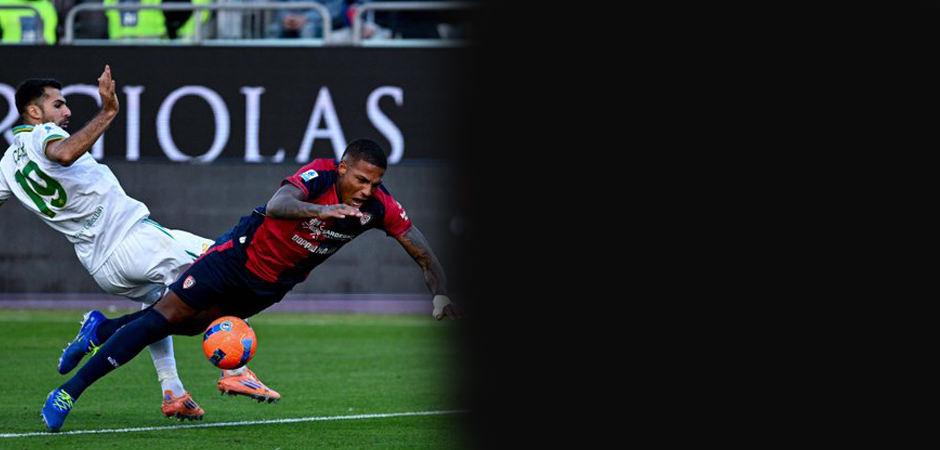 Olaylar yüzünden maç durma noktasına geldi! Milli yıldız takımını 10 kişi bıraktı