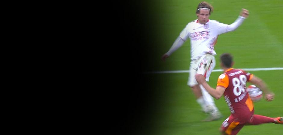 Penaltı verilmeyen pozisyon sonrası gerilim artıyor: Futbolda kritik zirve