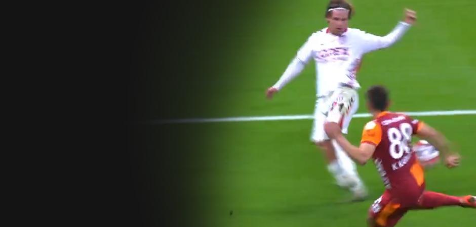 Türkiye'yi ayağa kaldıran pozisyon! 90+7'de hakem skandalı