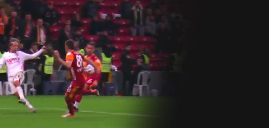 Son dakika penaltı pozisyonuna zehir zemberek tepki! ‘Bu gece bir skandal yaşandı’