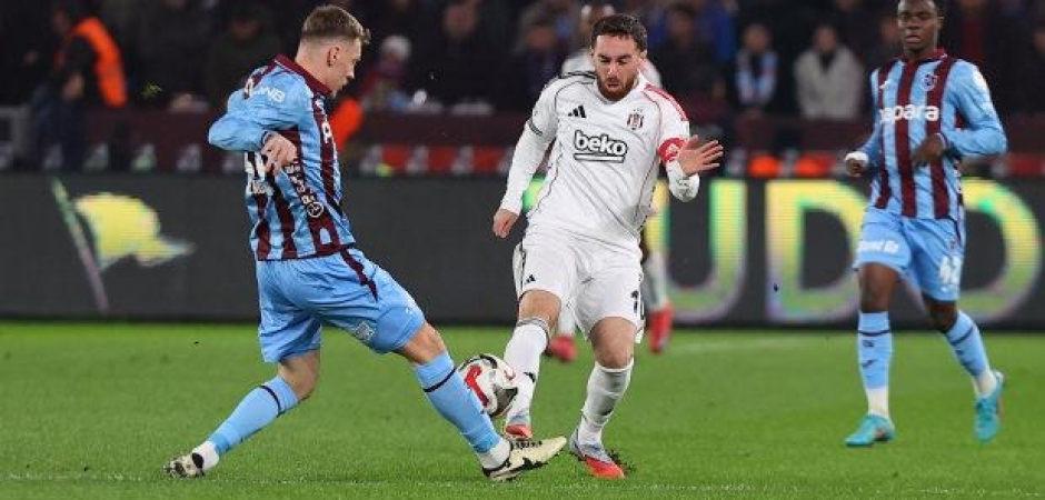 Devlerin d&uuml;ellosu nefes kesti! 10 kişilik Kartal skoru koruyamadı