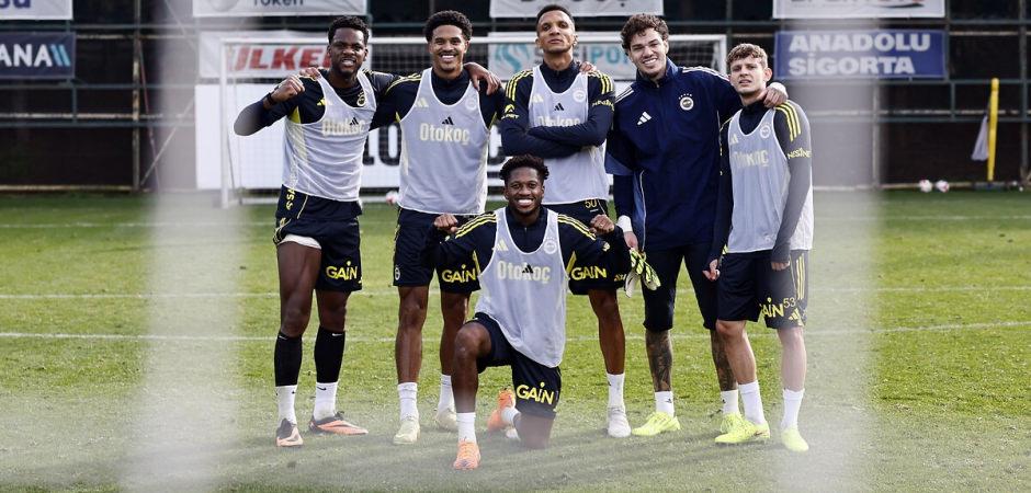 Fenerbahçe'de ayrılık yolda! Mourinho ya da Dzeko'nun yanına gidecek