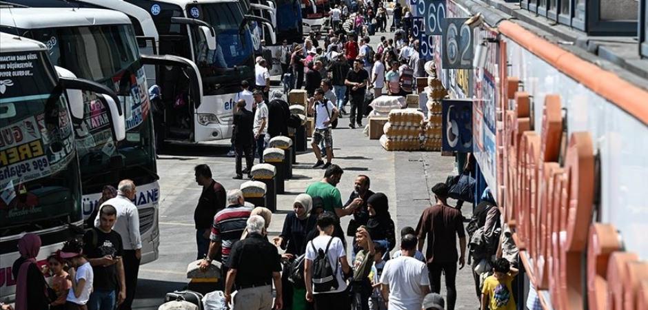 Yılbaşı tatilini 4 güne uzattılar! Türkiye'de 750 bin kişi yollara dökülecek