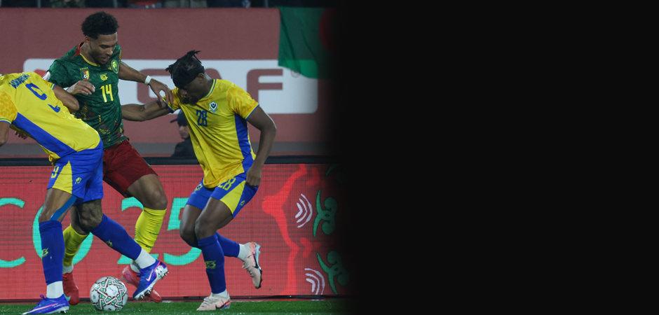 Yıldızlar kadro dışı kaldı, hoca g&ouml;nderildi! H&uuml;k&uuml;met milli takımı feshetti