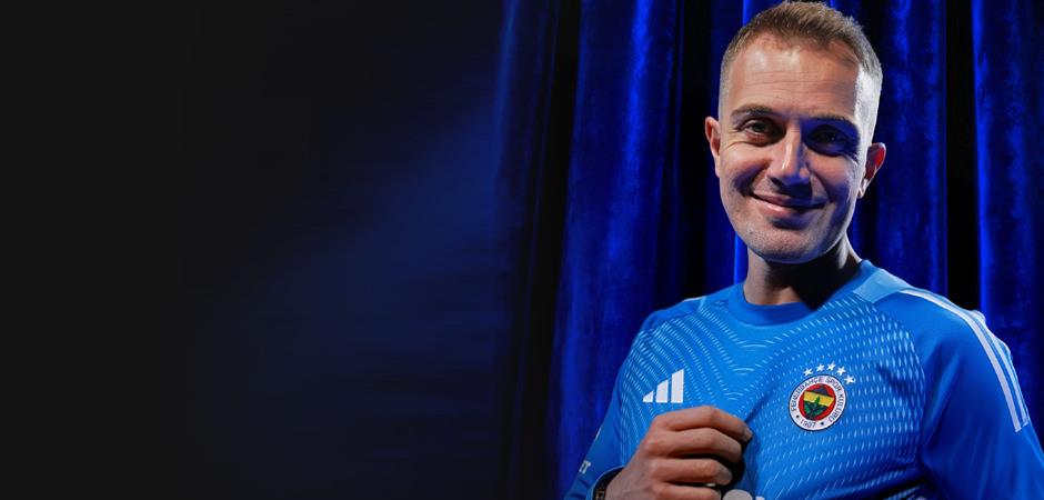 10 yıl sonra Fenerbah&ccedil;e'ye geri d&ouml;nd&uuml;! Transfer resmen a&ccedil;ıklandı