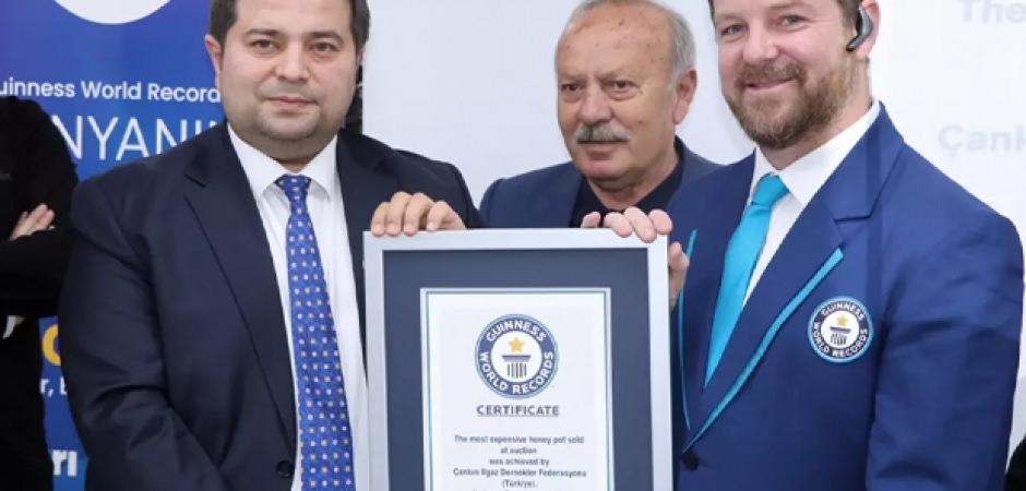 D&uuml;nyanın en pahalı bal satışı T&uuml;rkiye'den! Guiness Rekorlar Kitabı'na girdi!