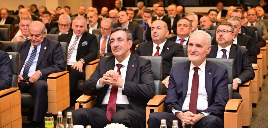 Şekib Avdagi&ccedil;, iş d&uuml;nyasının g&ouml;r&uuml;şlerini Cumhurbaşkanı Yardımcısı Yılmaz'a aktardı