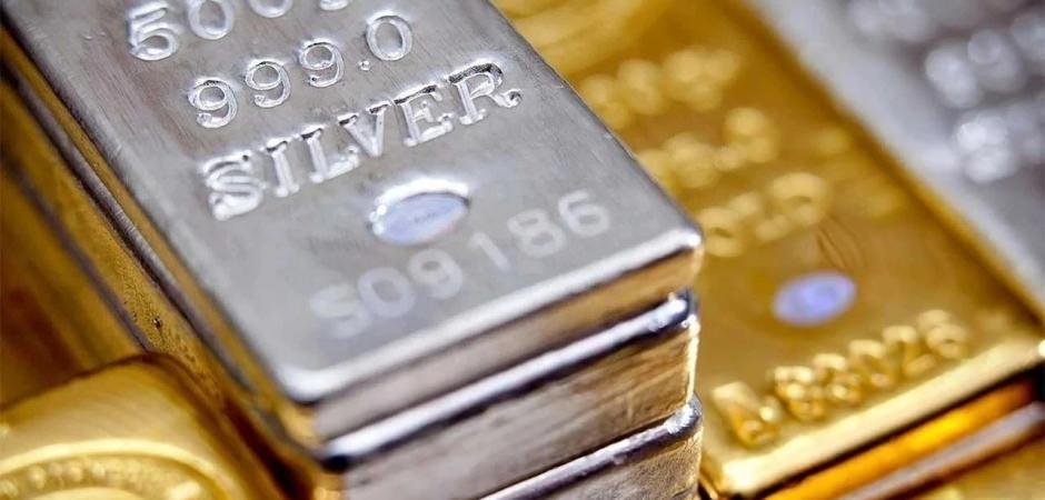 Kritik veri sonrası altın y&uuml;kseldi, g&uuml;m&uuml;ş rekor kırdı