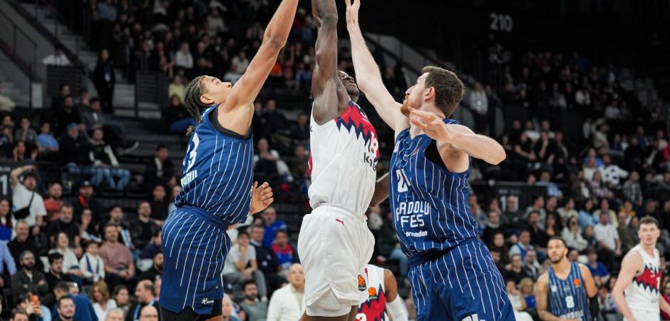 Anadolu Efes evinde mağlup