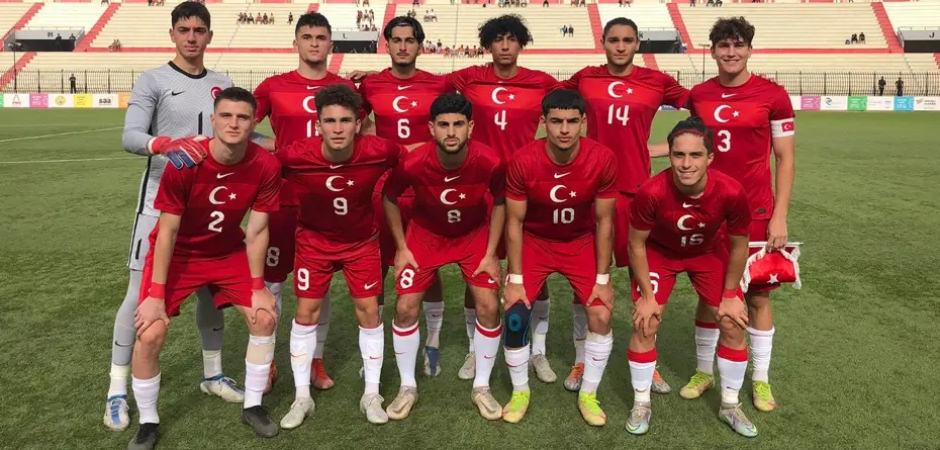 19'luk T&uuml;rk yıldız resmen Juventus'ta! Kenan Yıldız'la takım arkadaşı oldular