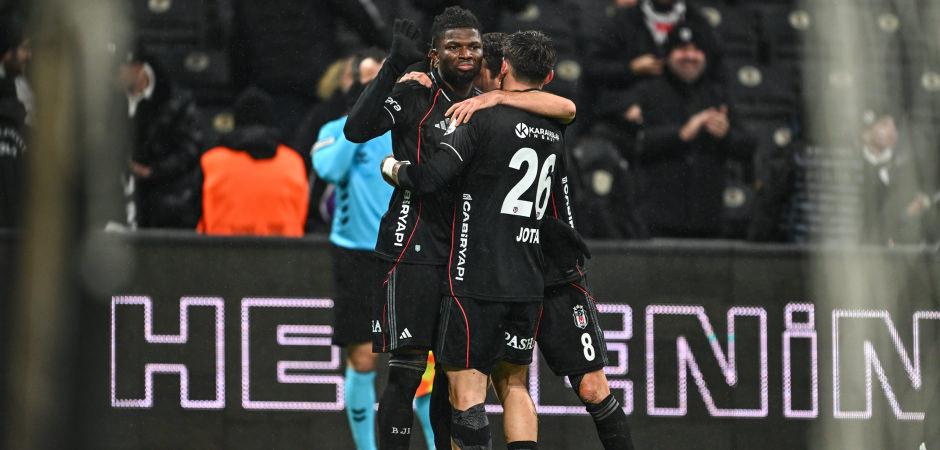 Beşiktaş Dolmabah&ccedil;e'de 90+5'te hayata tutundu