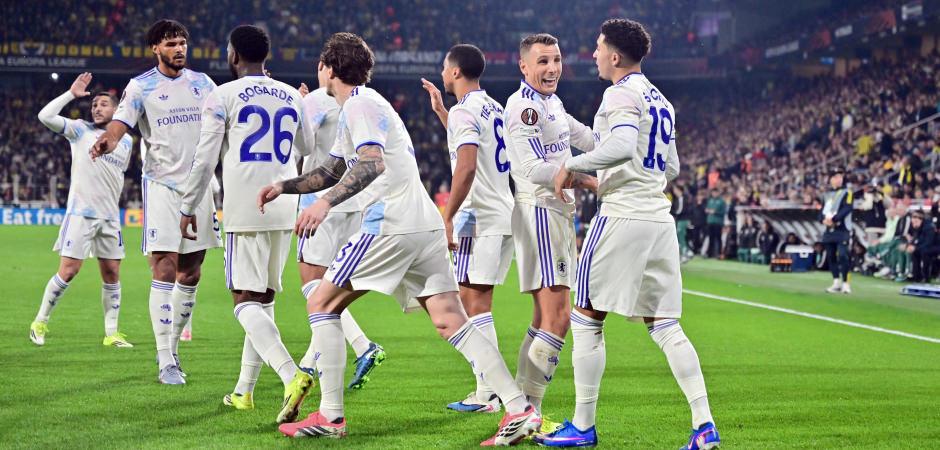 Fenerbah&ccedil;e Kadık&ouml;y'de İngilizlere diş ge&ccedil;iremedi!